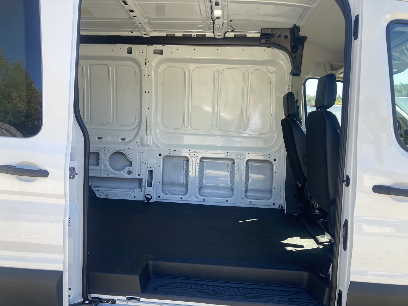 2025 Ford Transit Cargo Van photo 4