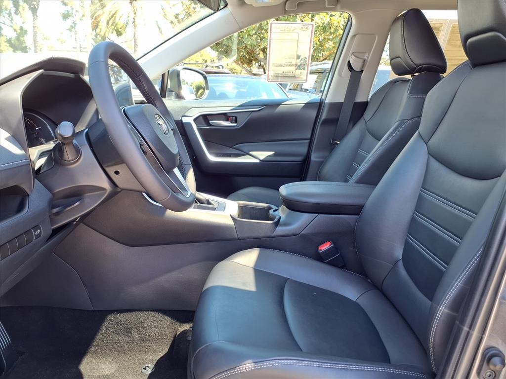 2023 Toyota RAV4 XLE Premium photo 9
