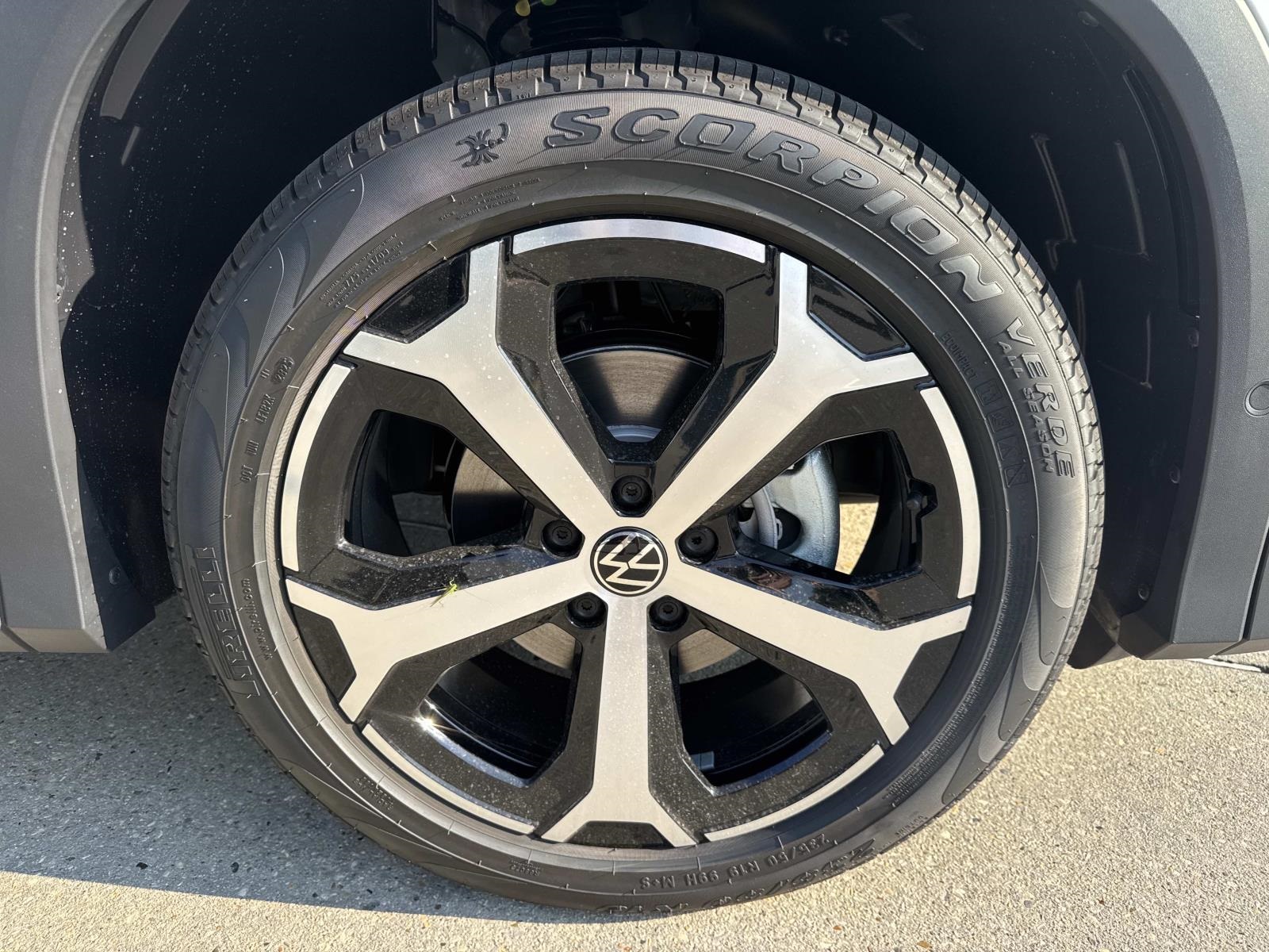 2025 Volkswagen Tiguan SE photo 3