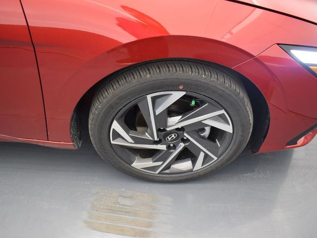 2024 Hyundai Elantra SEL Convenience photo 16