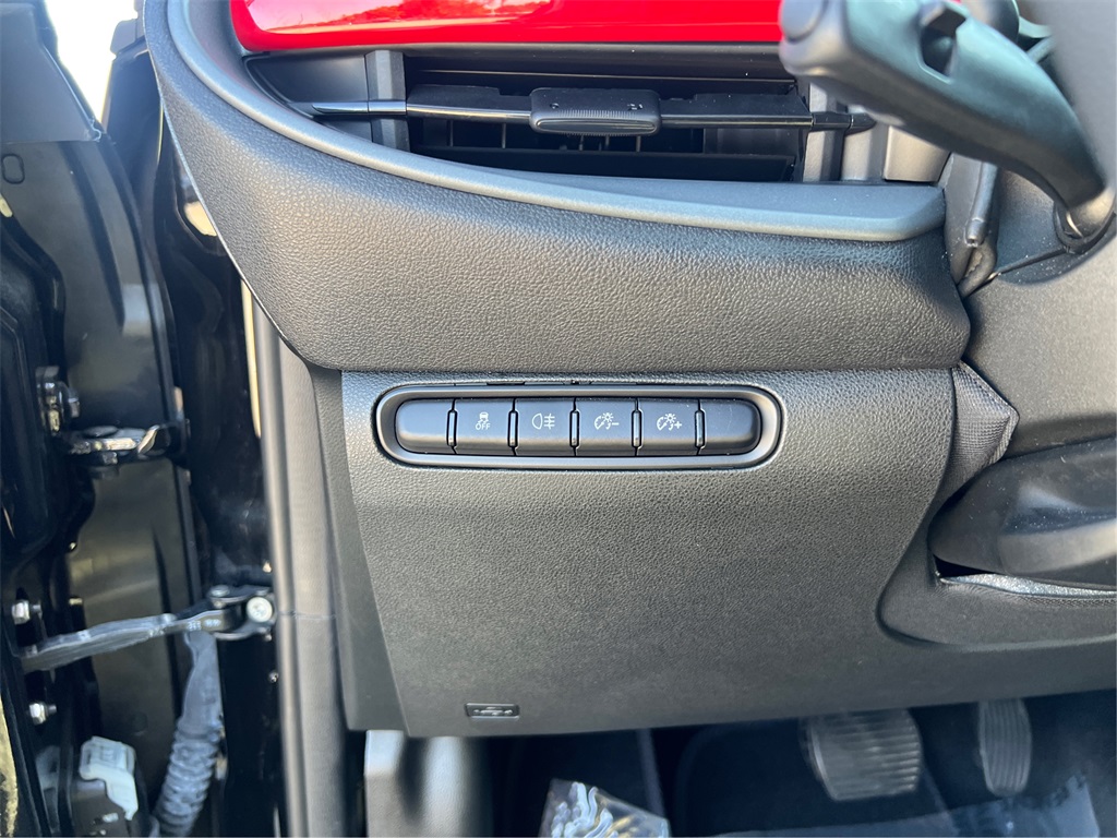 2024 Fiat 500e Red photo 14