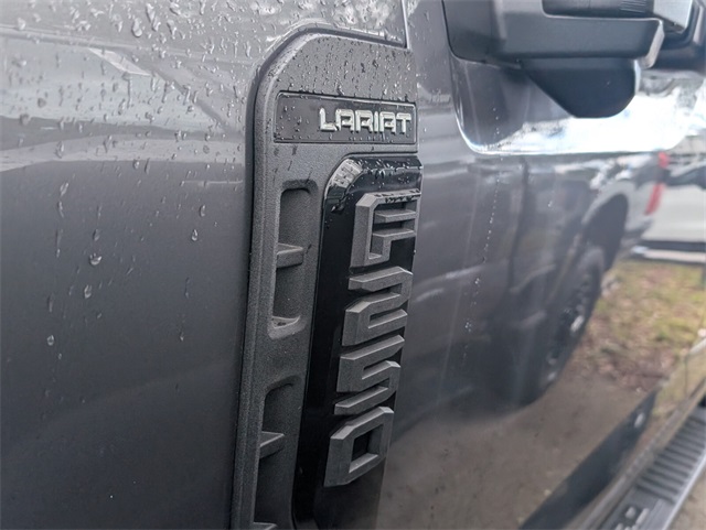 2025 Ford F-250 Lariat photo 4