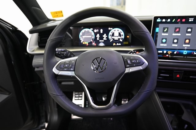 2026 Volkswagen Tiguan SE R-Line Black photo 3