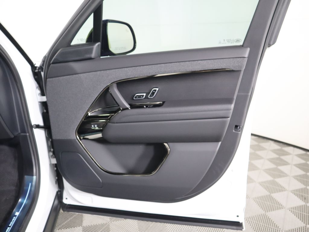 2025 Land Rover Range Rover Sport SE photo 22