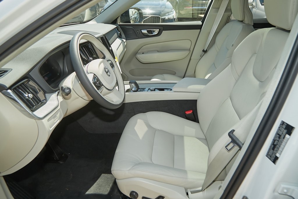 2025 VOLVO XC60 - Image 14