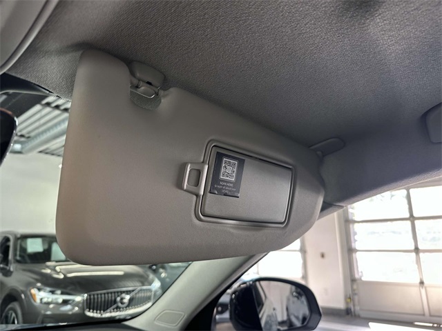 2023 Volvo XC40 Plus photo 28
