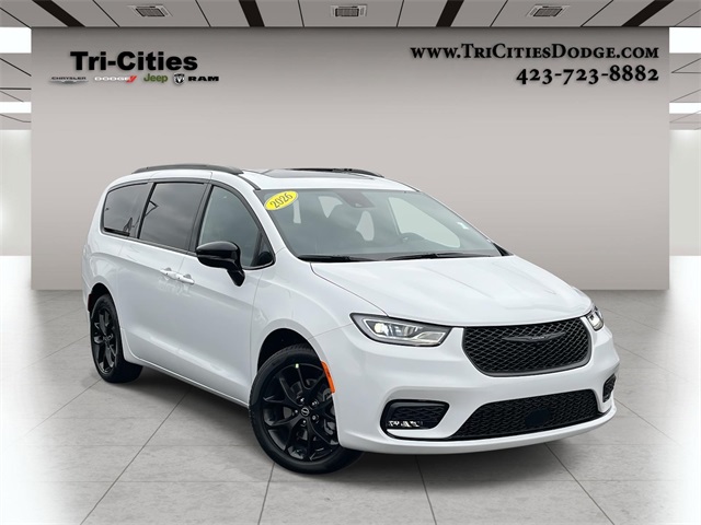 2026 Chrysler Pacifica Limited's photo