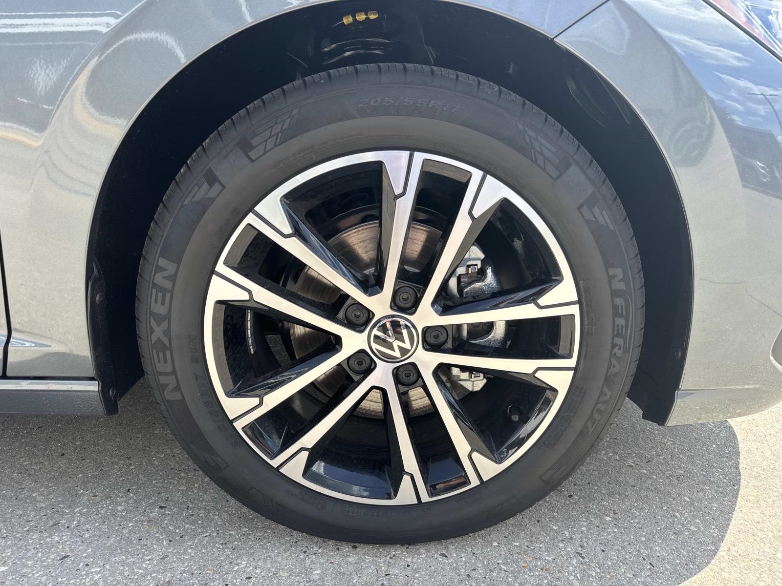 2026 Volkswagen Jetta 1.5T Sport photo 2