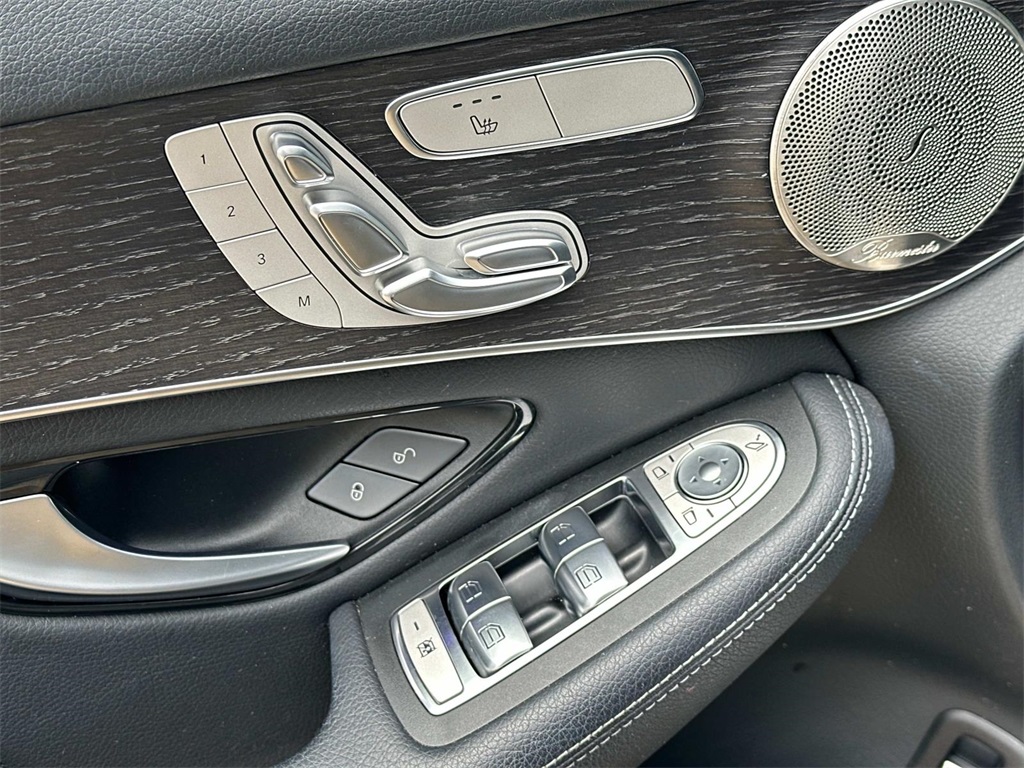 2021 Mercedes Benz GLC 300 photo 16