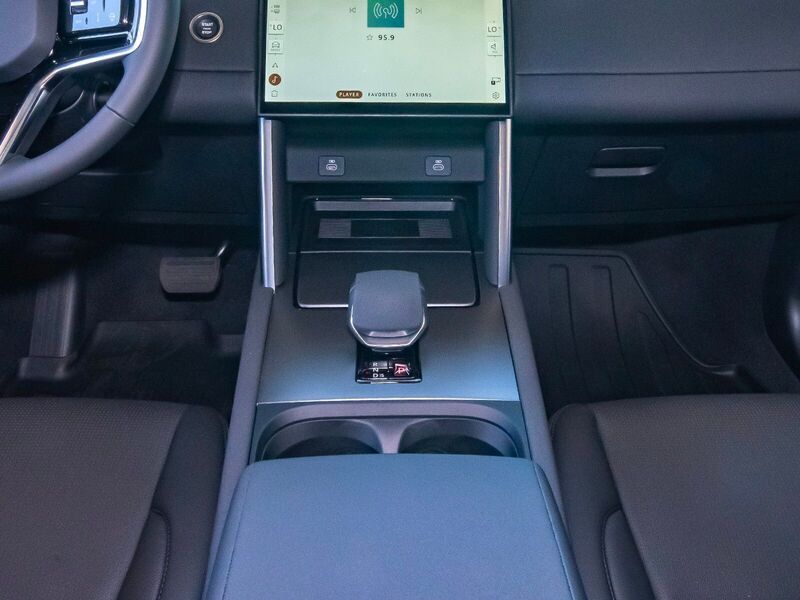 2025 Land Rover Discovery Sport S photo 24