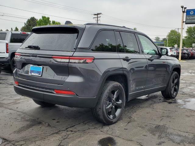 2022 Jeep Grand Cherokee Altitude photo 3