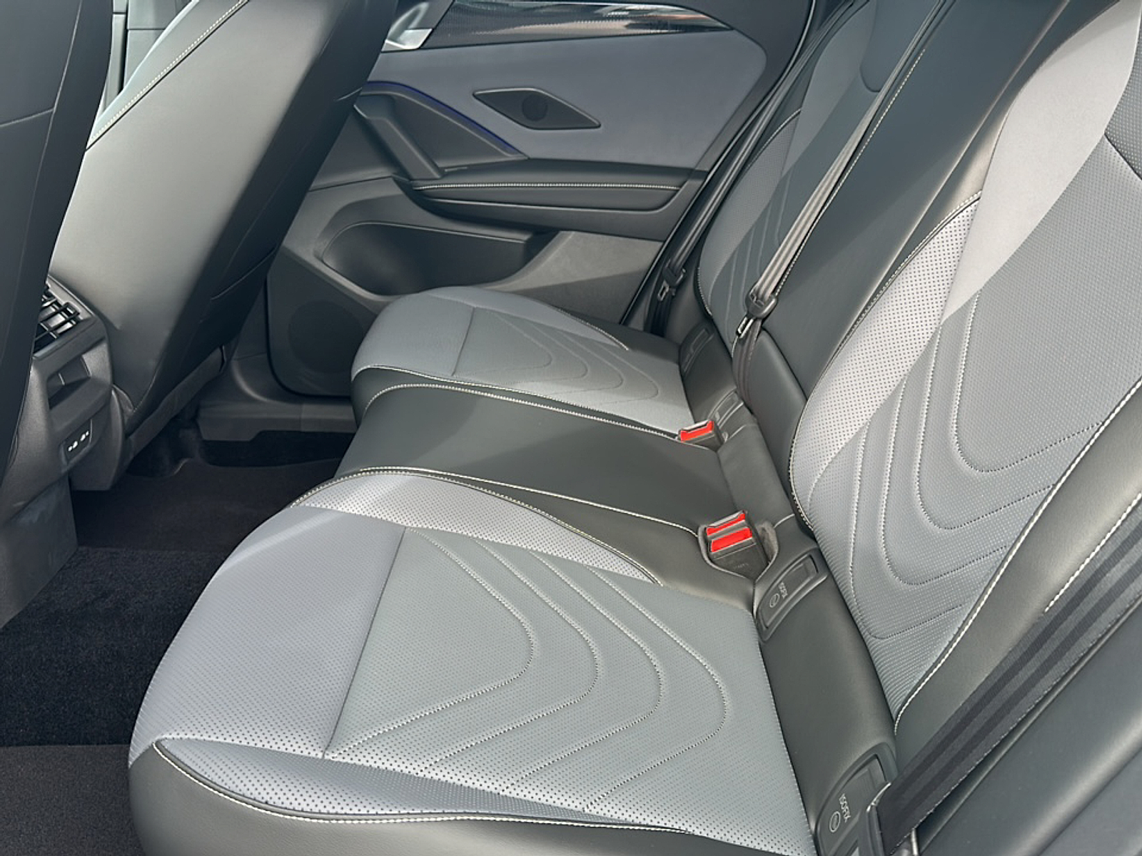 2025 Volkswagen Tiguan SE R-Line Black photo 6
