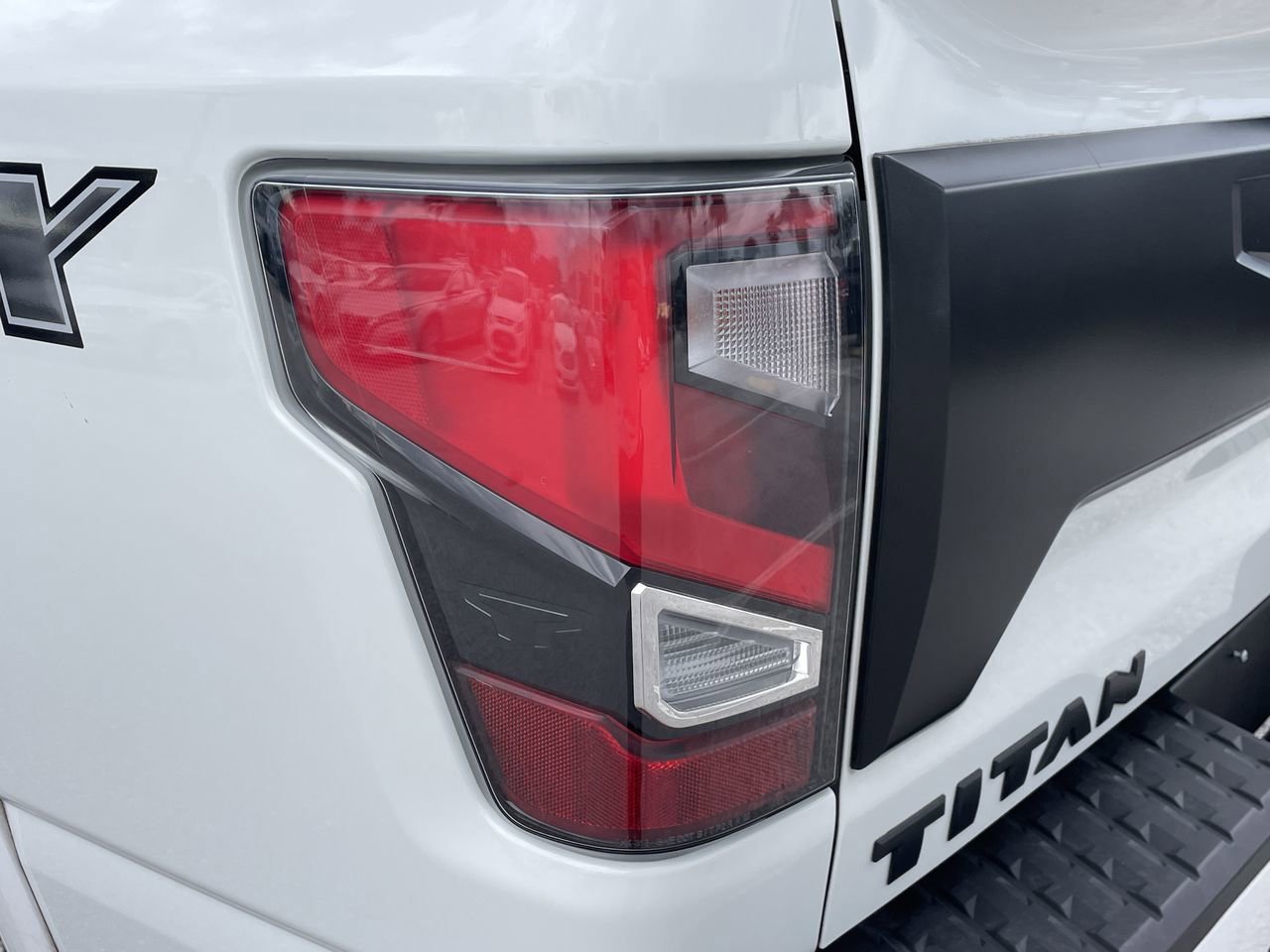 2020 Nissan Titan PRO-4X Crew Cab photo 7