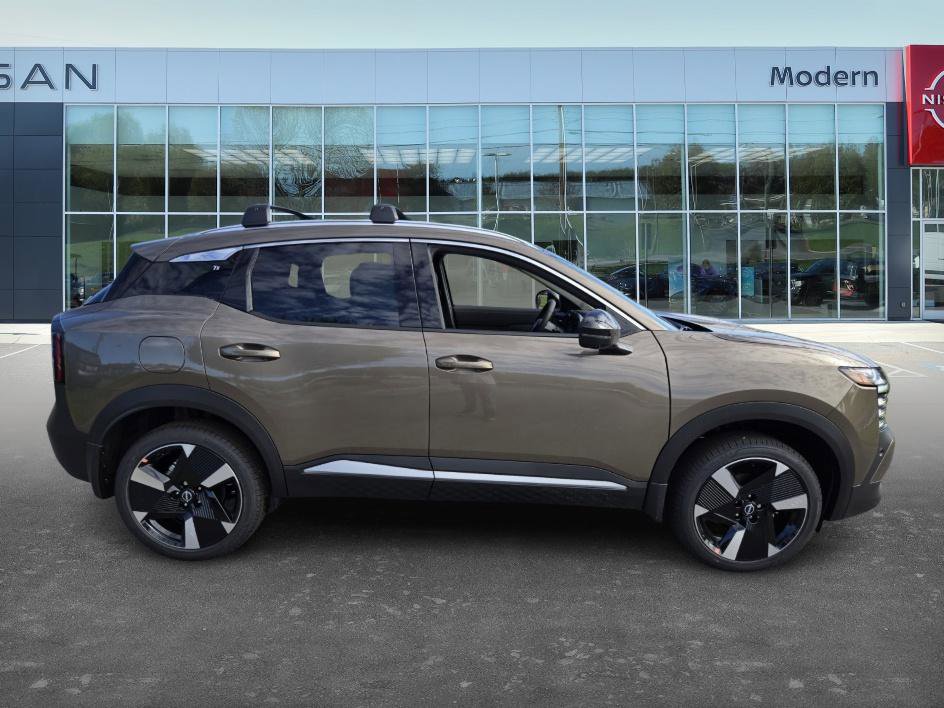 2026 Nissan Kicks SR photo 4