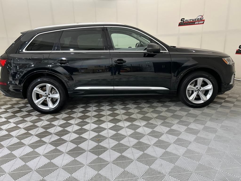 2024 Audi Q7 45 Premium Plus photo 2