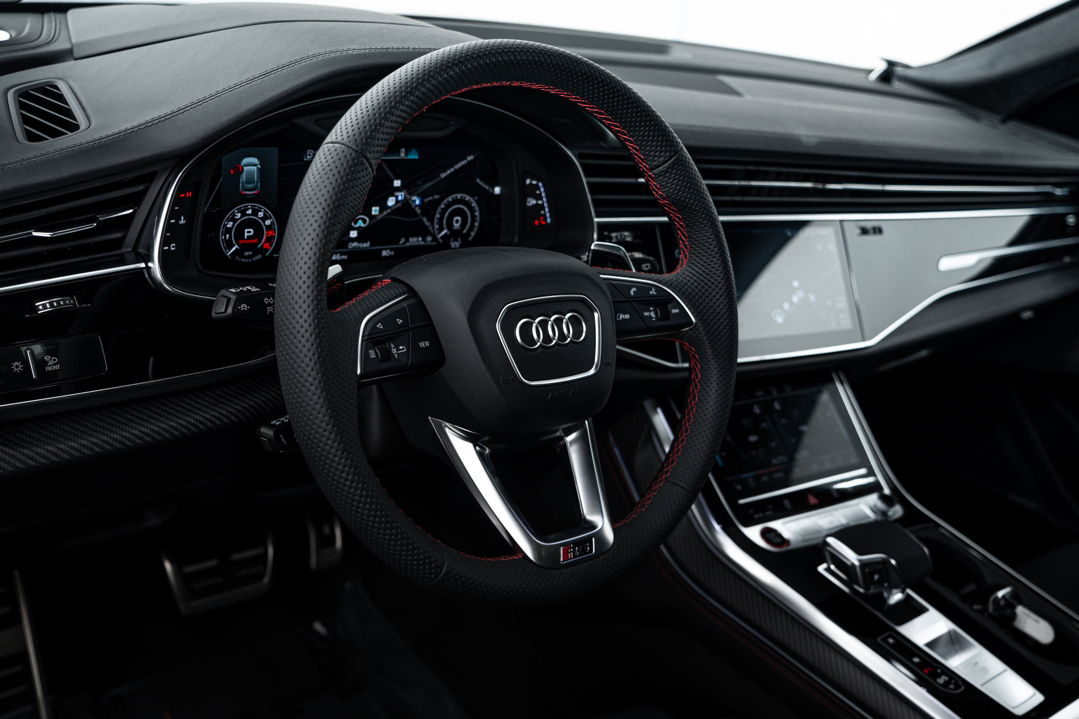 2025 Audi RS Q8 photo 9