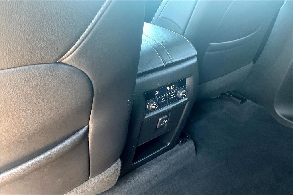 2022 Chevrolet Traverse Leather photo 9
