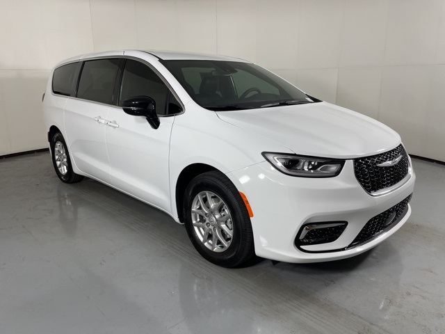 2025 Chrysler Pacifica photo 2
