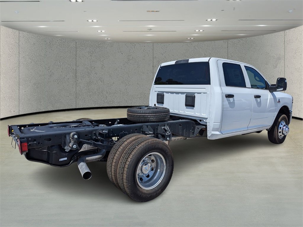 2025 Ram 3500 Tradesman photo 4