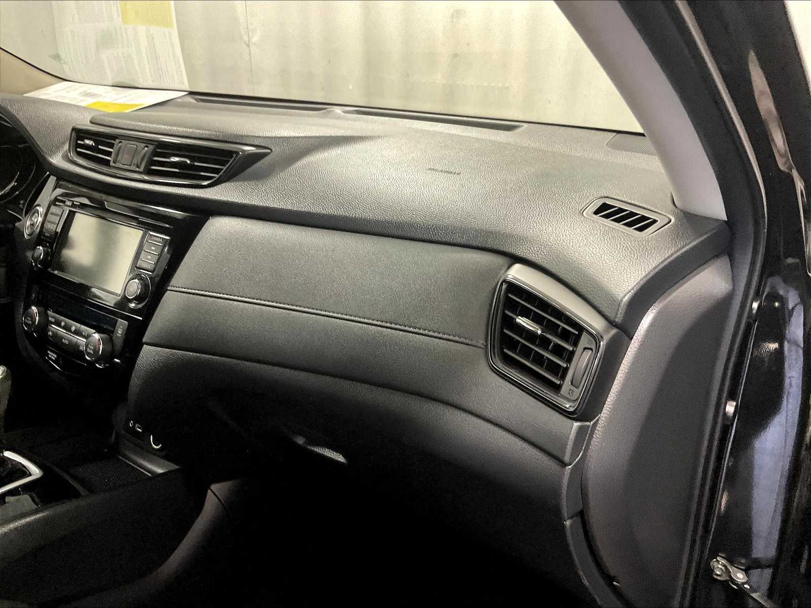 2019 Nissan Rogue SV photo 13