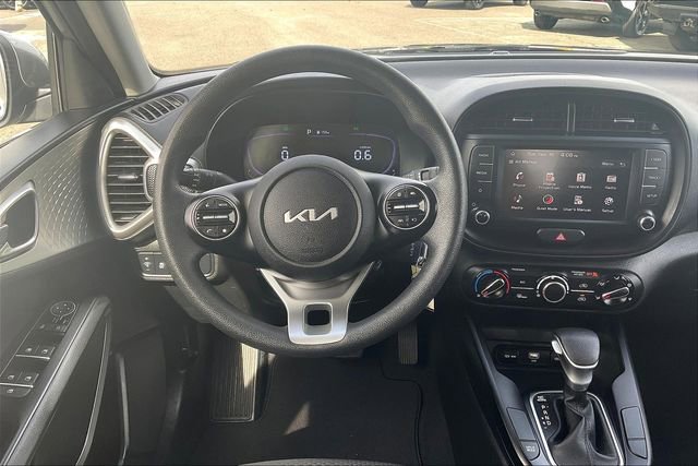 2024 Kia Soul LX photo 3