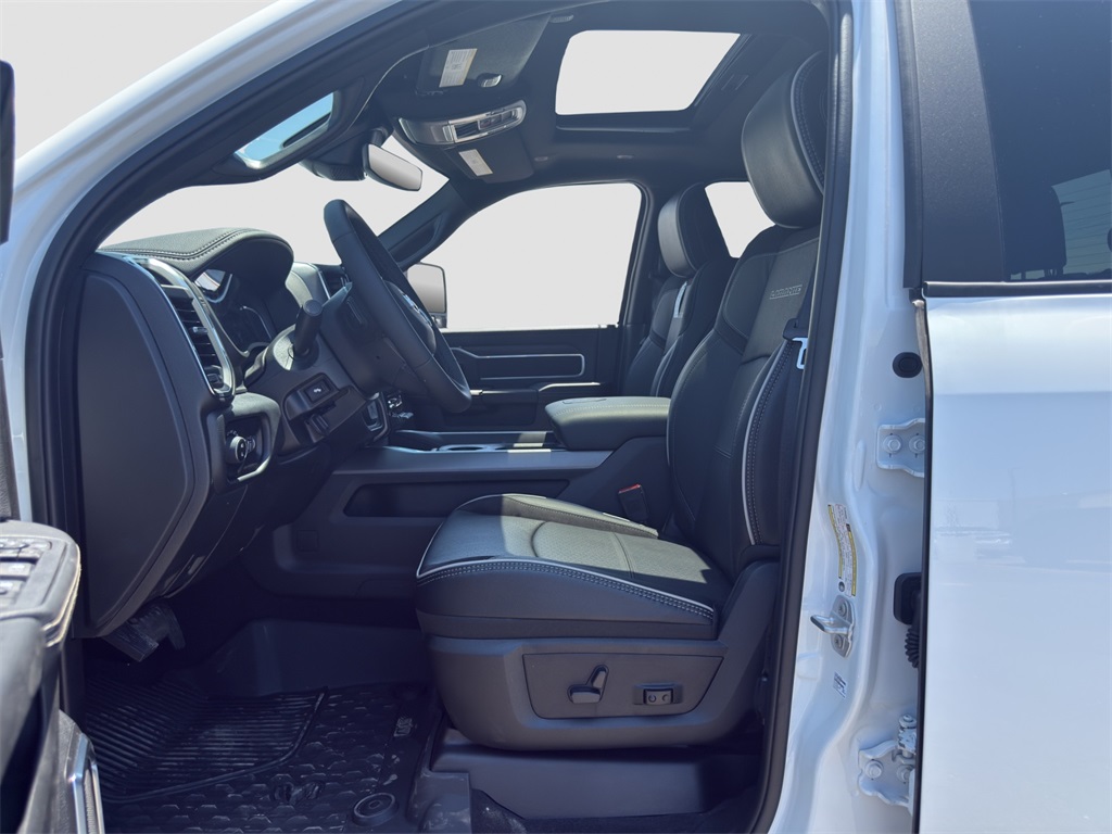 2025 Ram 2500 Laramie photo 9