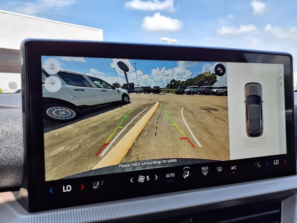 2025 Ford Explorer photo 26