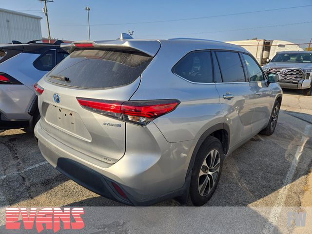 2021 Toyota Highlander Hybrid XLE photo 3