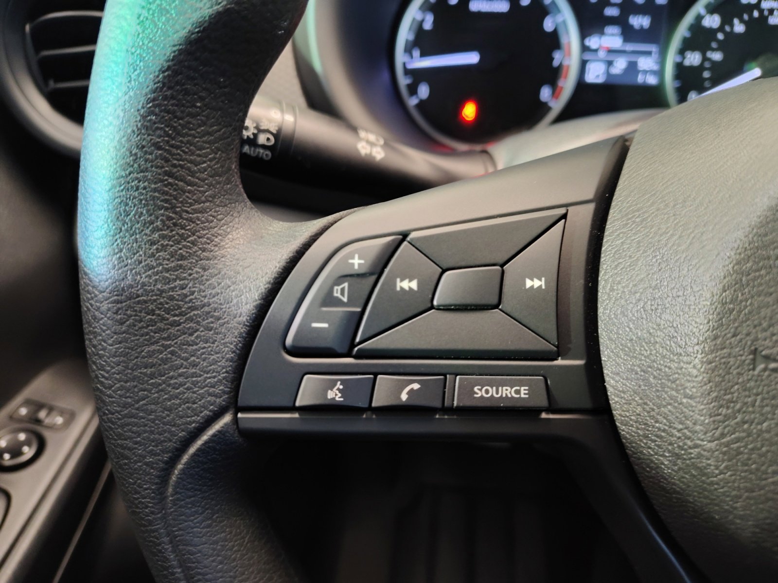 2025 Nissan Kicks Play S photo 14