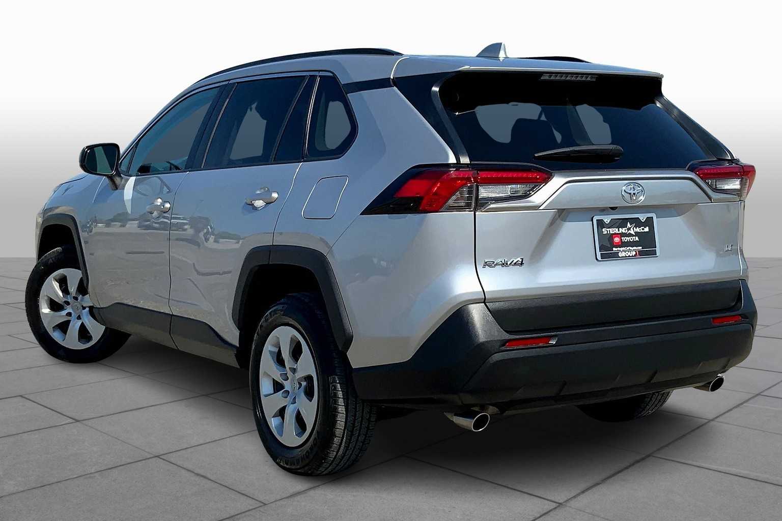2019 Toyota RAV4 LE photo 11