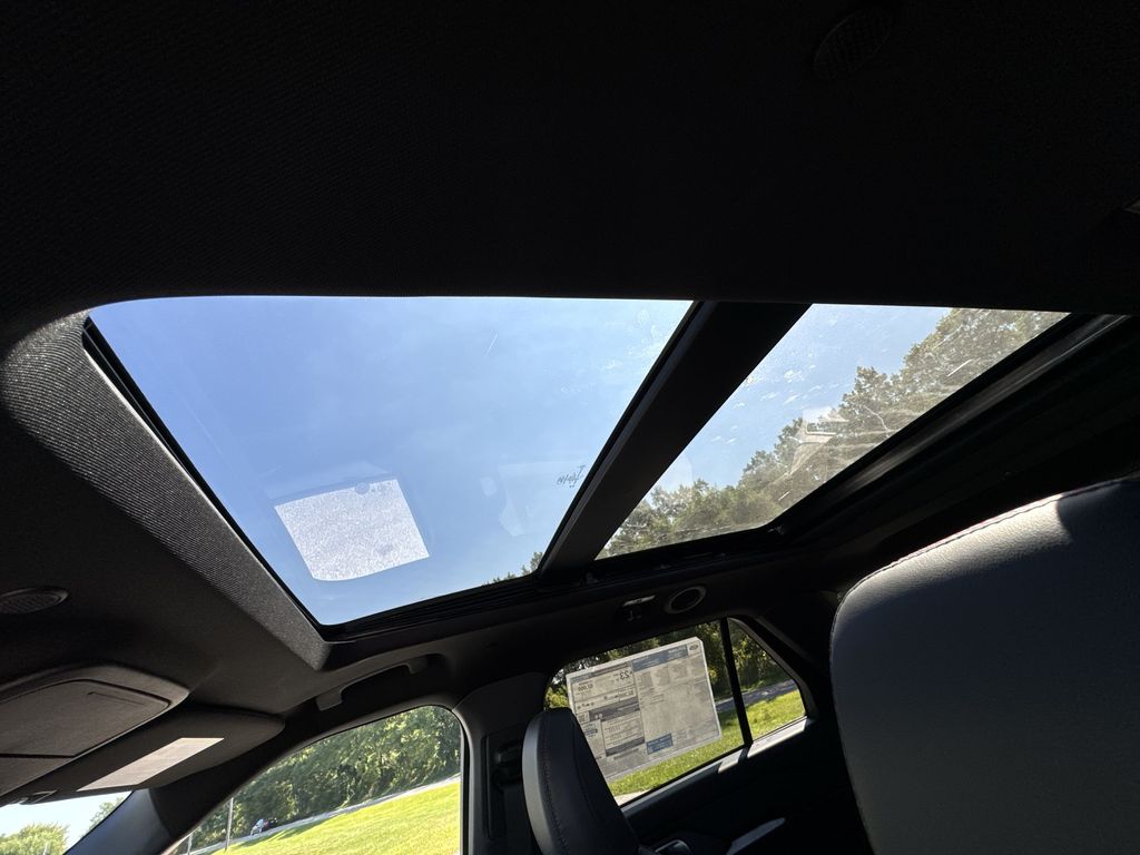 2025 Ford Explorer ST-Line photo 13
