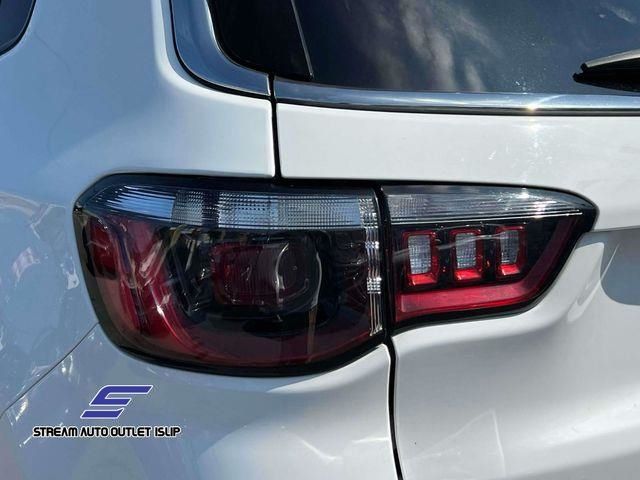 2022 Jeep Compass Latitude Lux photo 11