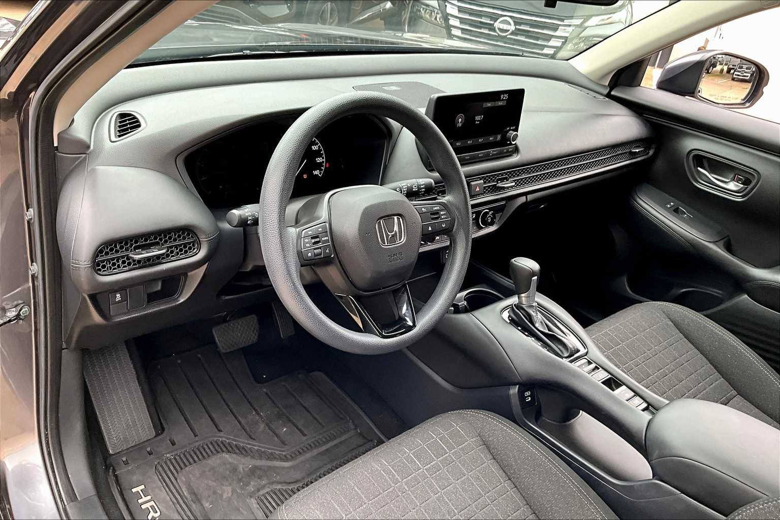 2025 Honda HR-V LX photo 15
