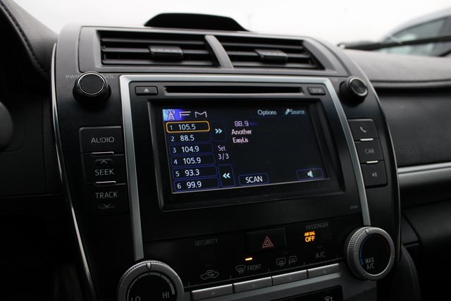 2014 Toyota Camry SE photo 3