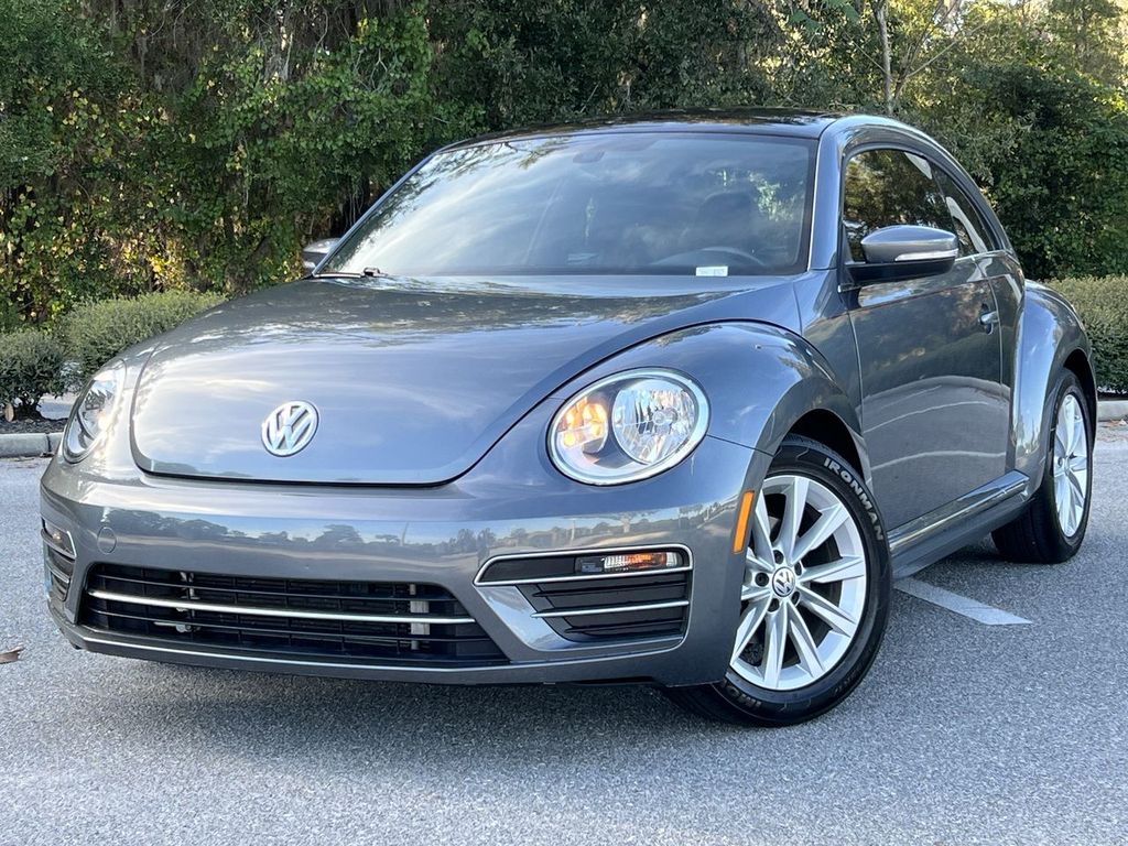2018 Volkswagen Beetle SE's photo