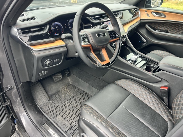2024 Jeep Grand Cherokee L Summit photo 11
