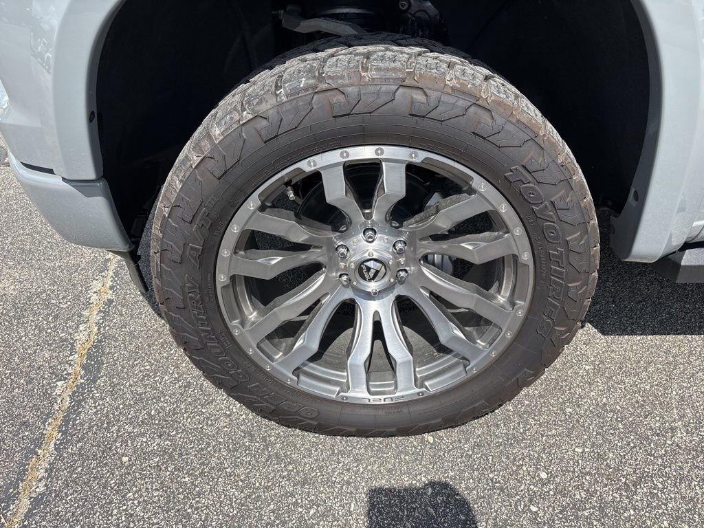 2025 Chevrolet Silverado 1500 RST photo 15
