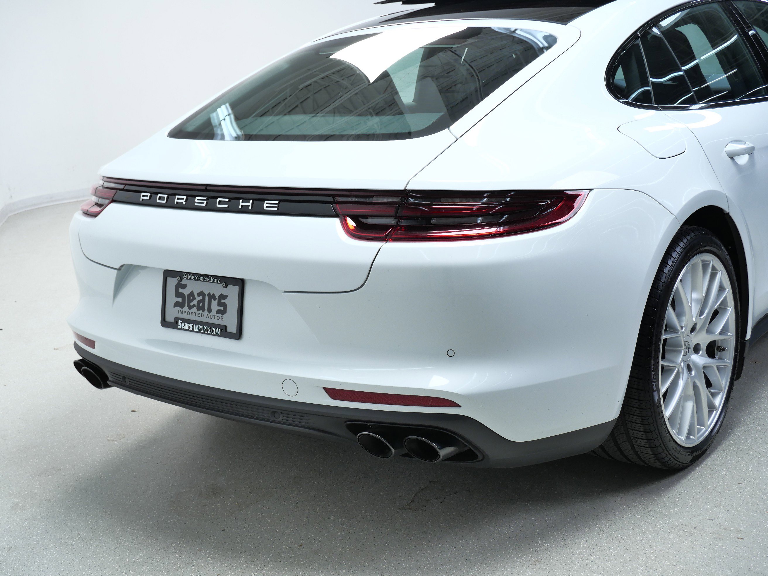 2019 Porsche Panamera 4 photo 3