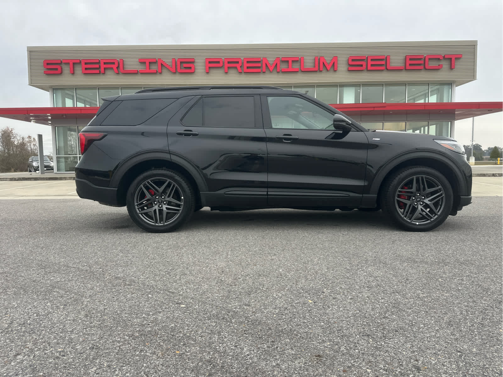 2025 Ford Explorer ST-LINE's photo