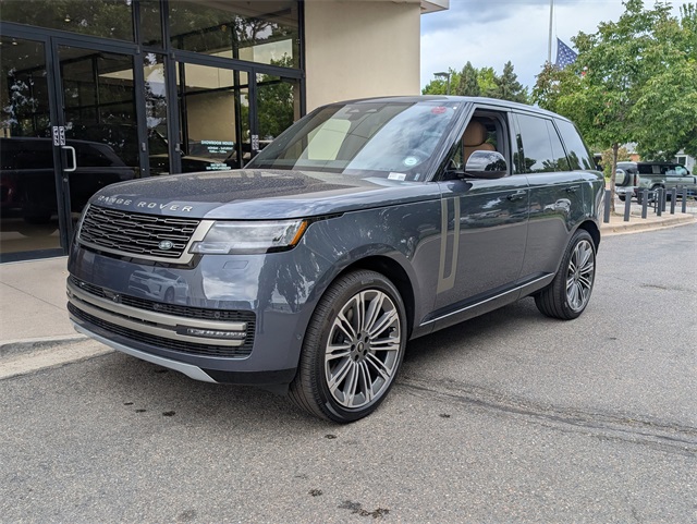 2025 Land Rover Range Rover SE photo 2
