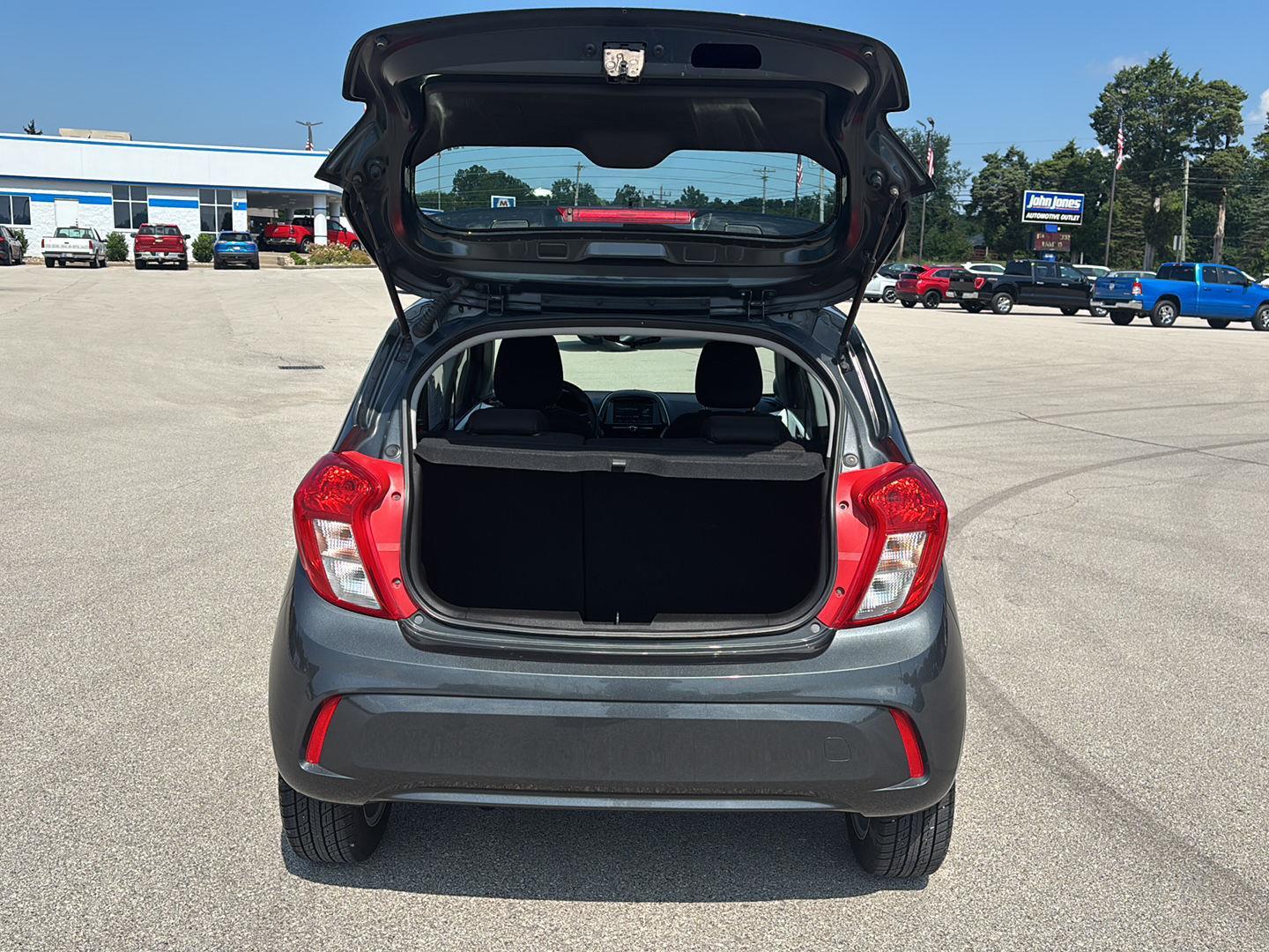 2017 Chevrolet Spark 1LT LT photo 11