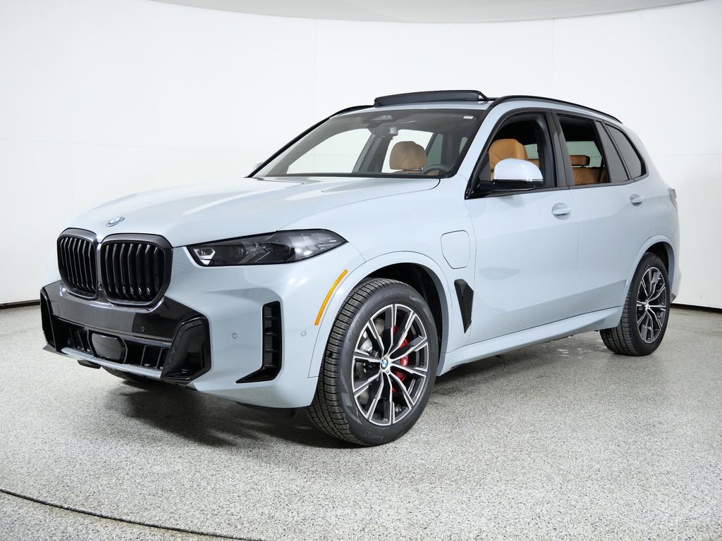 2026 BMW X5 50e's photo