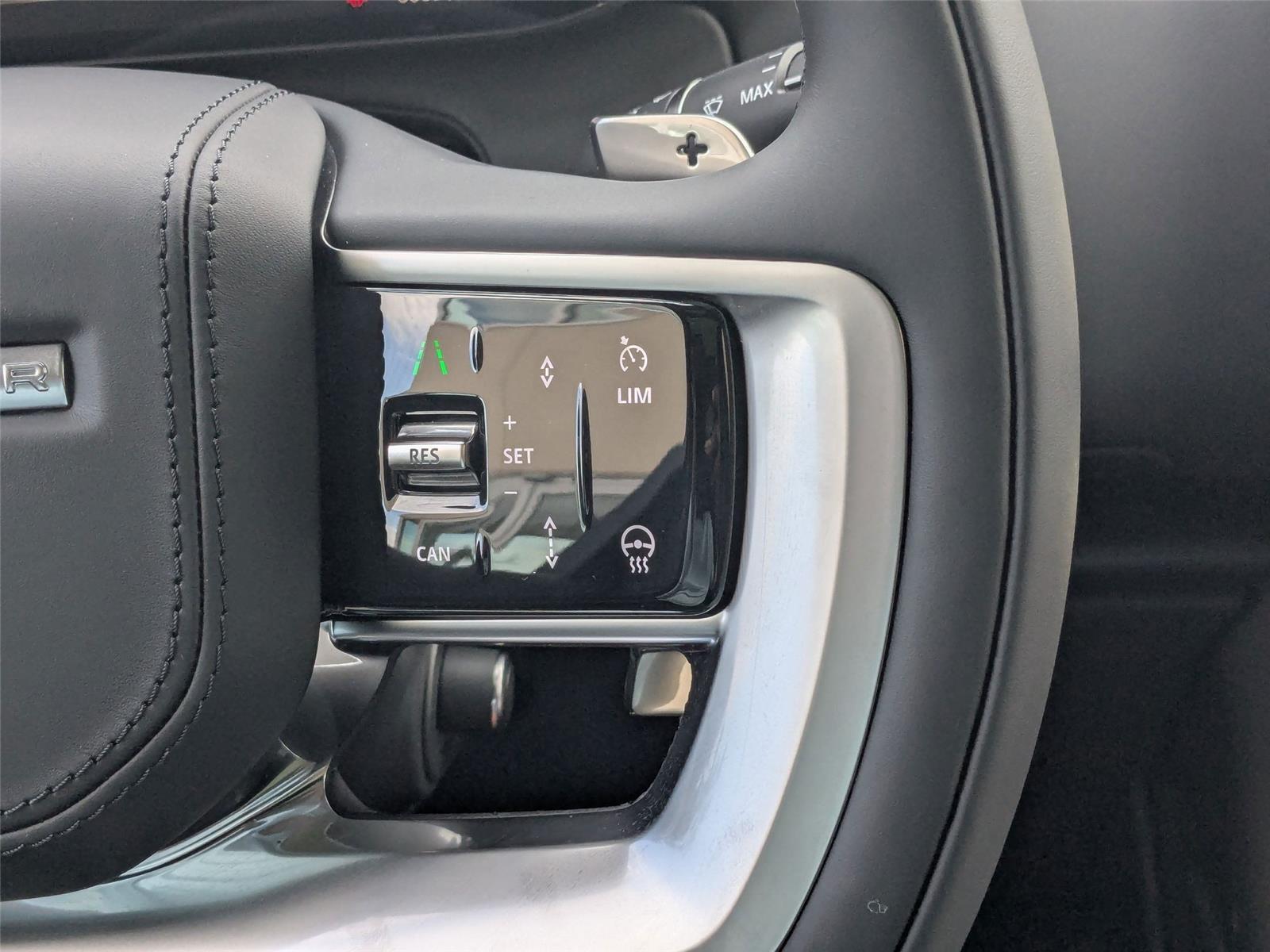 2025 Land Rover Range Rover SE photo 16