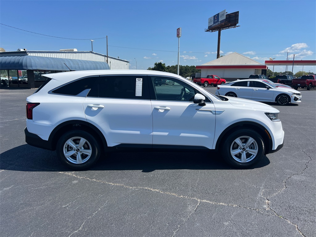 2022 Kia Sorento LX photo 8