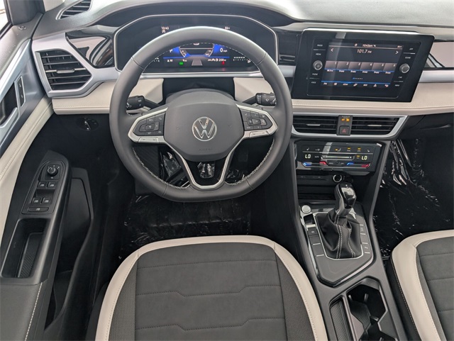 2025 Volkswagen Taos SE photo 7