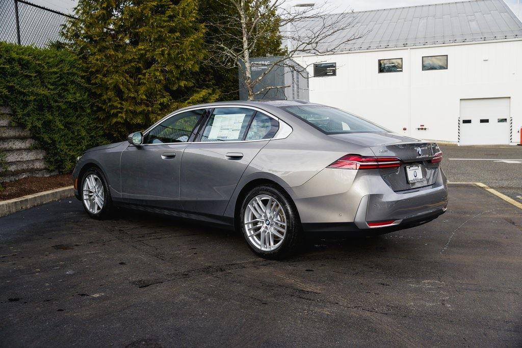 New 2025 Oxide Grey Metallic BMW 530i xDrive image 9