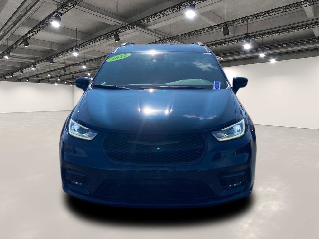 2022 Chrysler Pacifica Touring L photo 2