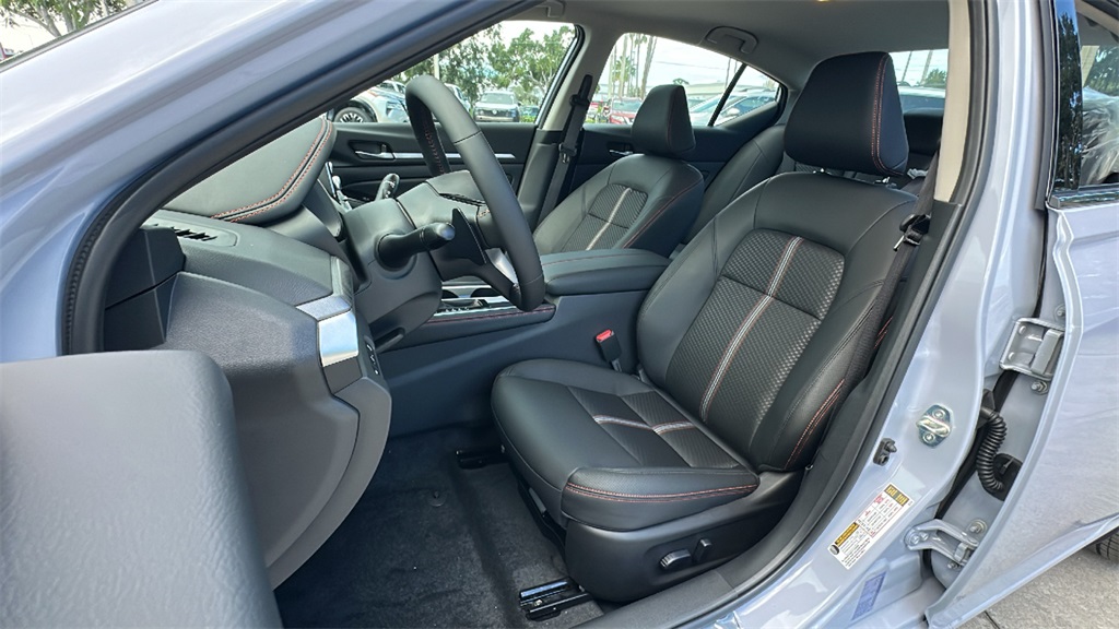 2025 Nissan Altima SR photo 25