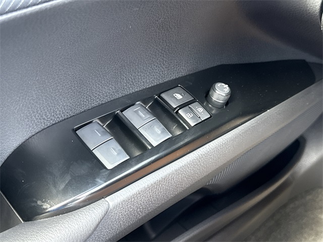 2025 Toyota Camry SE photo 13