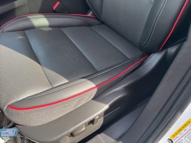 2023 Buick Envision Essence photo 12